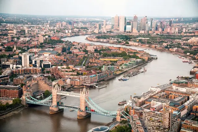 The Curves of the River Thames